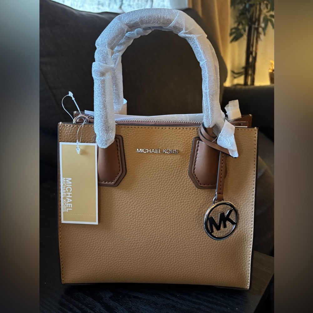 Michael Kors Mercer Medium Pebbled Leather Crossbody Bag